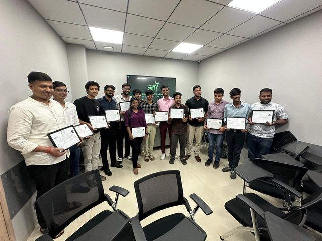 A batch photo on certificate day